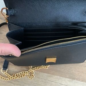 Tory Burch like new wallet on chain
